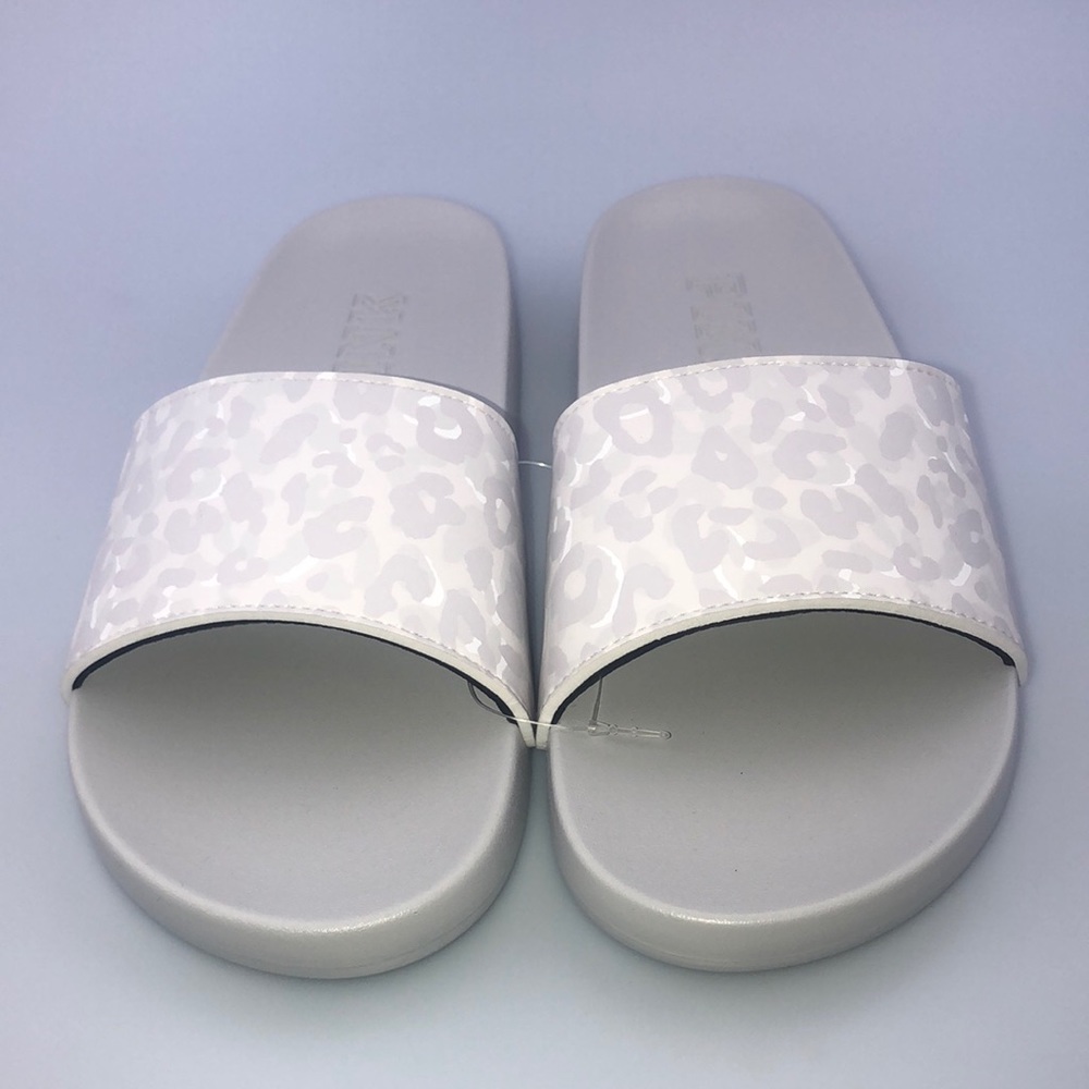 Pink Victoria Secret Triumph white leopard slides